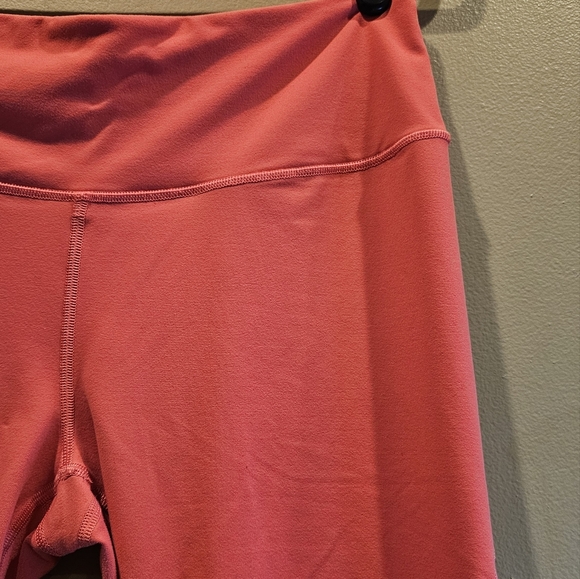Victoria’s Secret Victoria Sport Capri Leggings - Picture 5 of 16